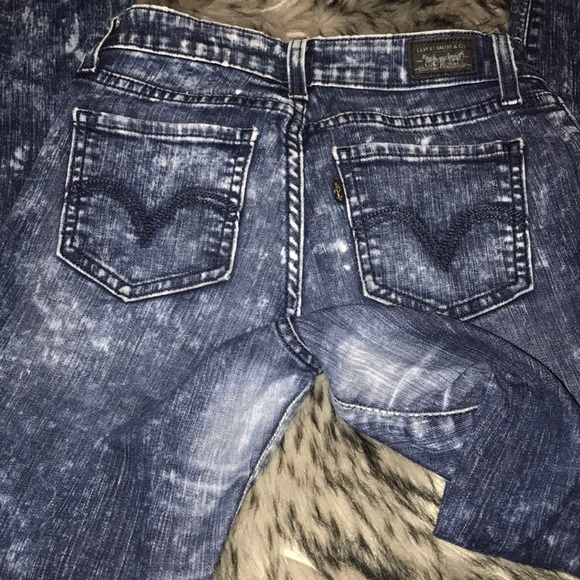 Levis Jeans - Picture 3 of 6